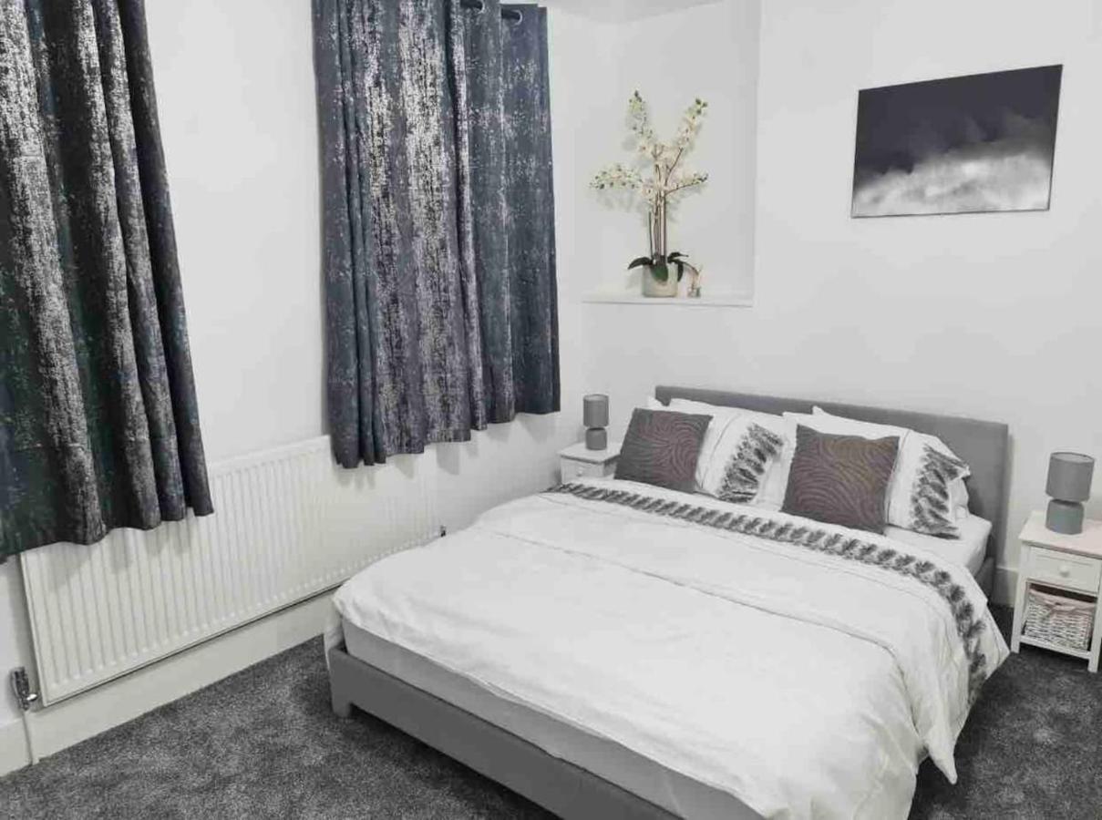 L A Place Croydon, London Βίλα Norwood Εξωτερικό φωτογραφία