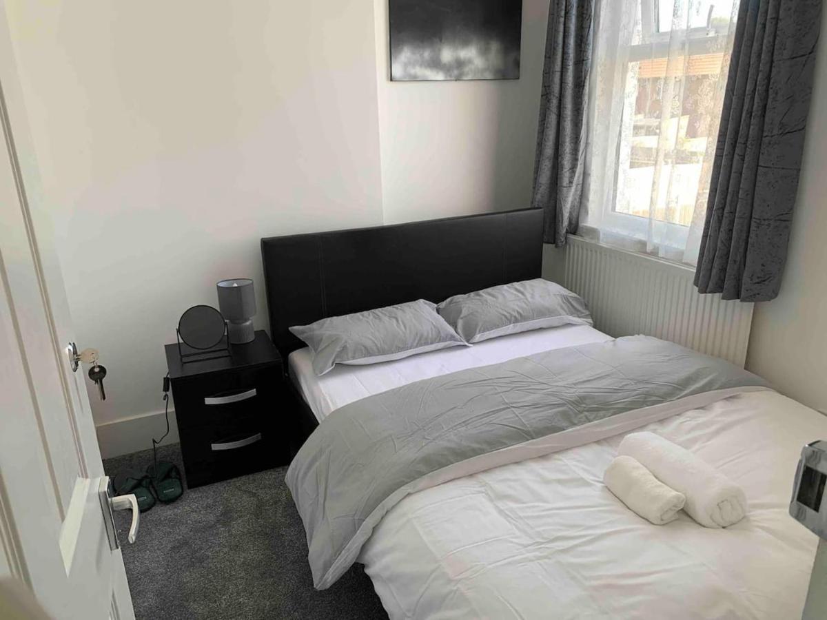 L A Place Croydon, London Βίλα Norwood Εξωτερικό φωτογραφία