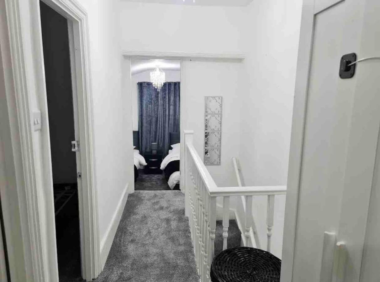 L A Place Croydon, London Βίλα Norwood Εξωτερικό φωτογραφία