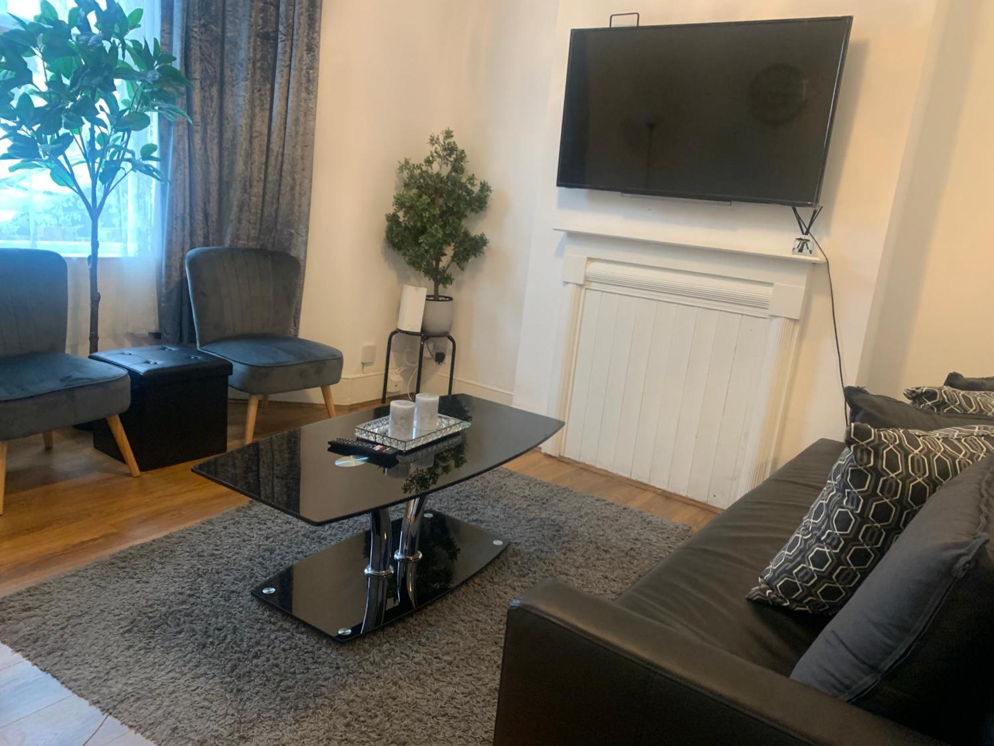 L A Place Croydon, London Βίλα Norwood Εξωτερικό φωτογραφία