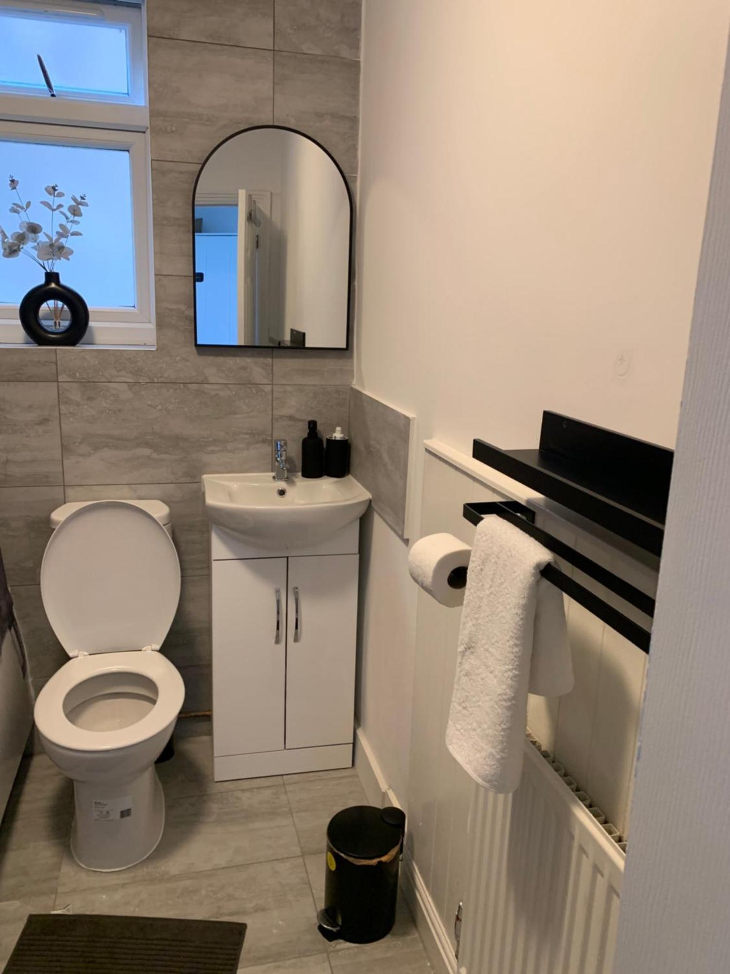 L A Place Croydon, London Βίλα Norwood Εξωτερικό φωτογραφία